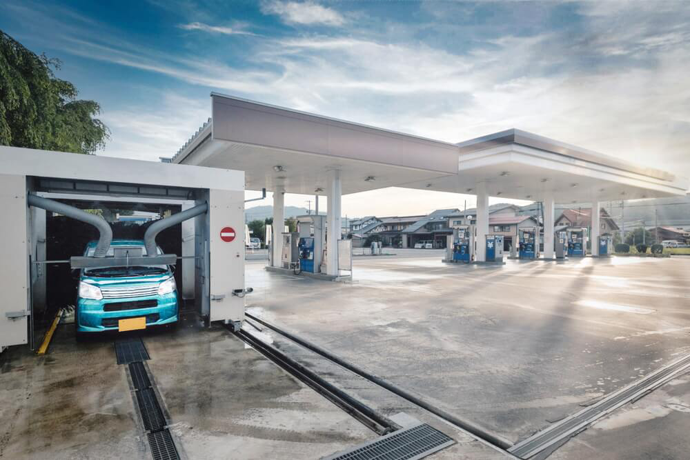 ガソリンスタンドでできる洗車って？洗車はもちろん、用途が広がる進化系ガソリンスタンド